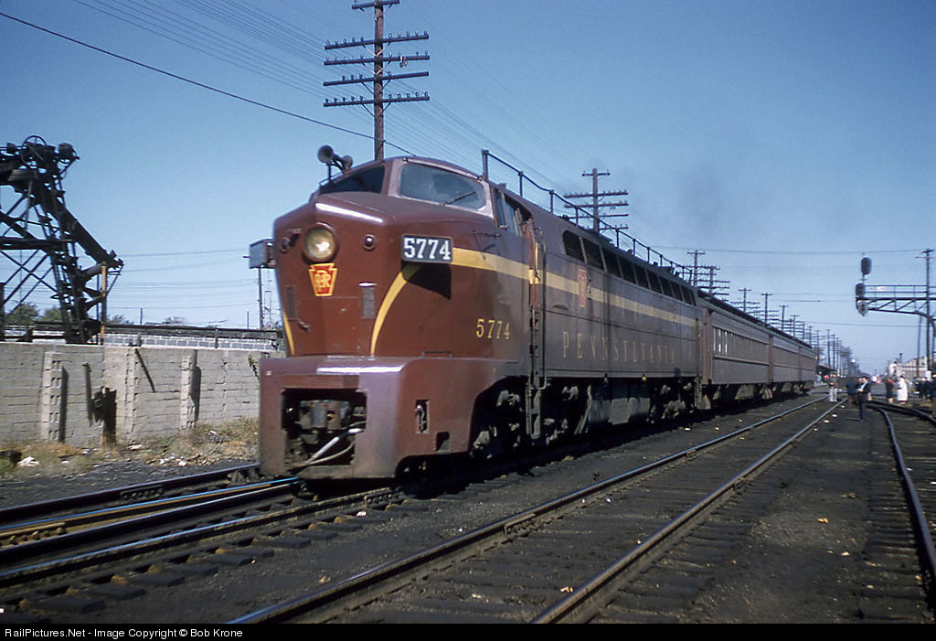 And early EMD Eseries like the more dramatic slant front E5 and E6