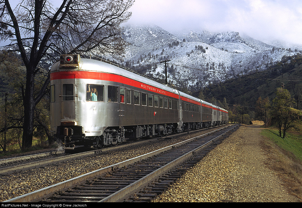 http://www.railpictures.net/images/d1/2/2/9/7229.1189371600.jpg