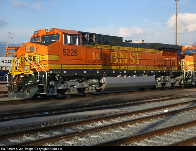 http://www.railpictures.net/images/d1/2/8/4/2284.1052362020.jpg