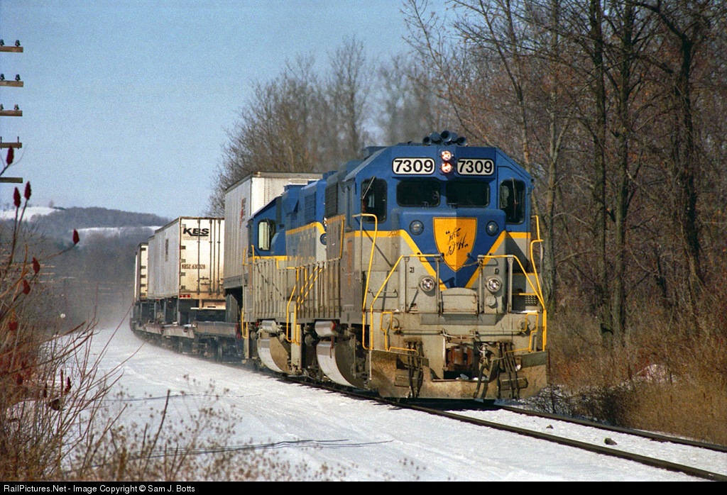 ...  Hudson EMD GP38-2 at Corbe...
