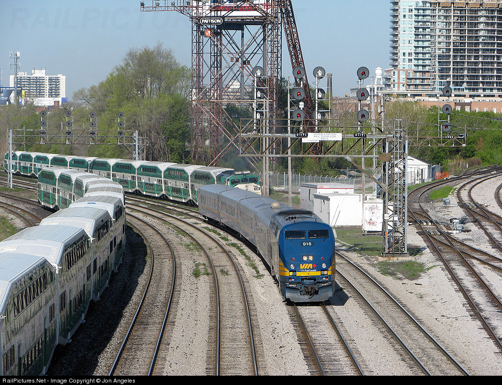 IMAGE: http://www.railpictures.net/images/d1/3/9/3/6393.1231802878.jpg