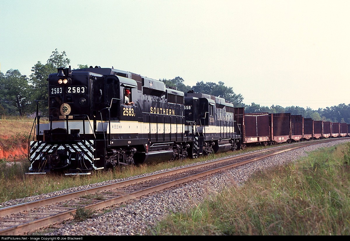 Net Photo: SOU 2583 Southern Railway EMD GP30 at Hattiesburg, Mississippi by Joe Blackwell