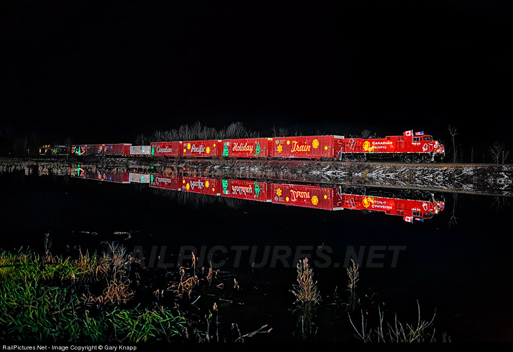 special holiday train running through milan and then lenawee cty christmas train canada