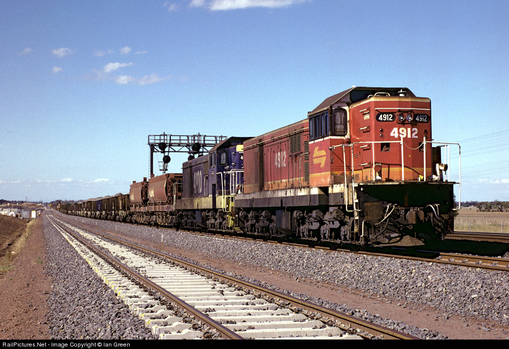 http://www.railpictures.net/images/d1/4/7/6/3476.1265157432.jpg