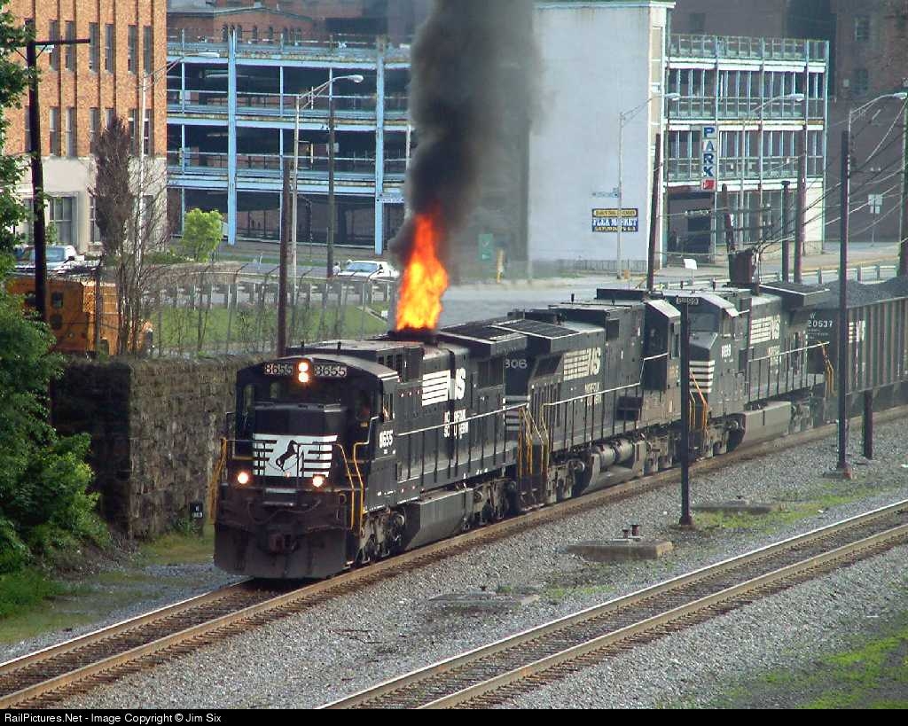 http://www.railpictures.net/images/d1/5/2/5/7525.1055819400.jpg