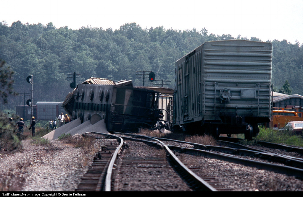 Seaboard+Coast+Line ... date of photo seaboard coast line more covered hopper more junction