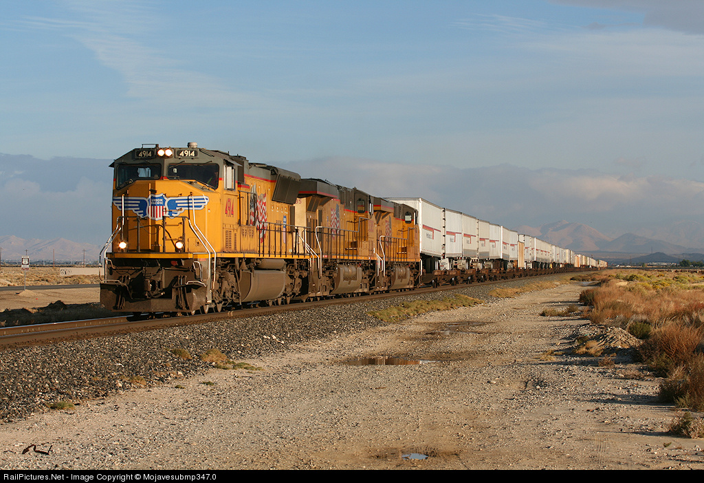 http://www.railpictures.net/images/d1/5/9/9/3599.1287893326.jpg