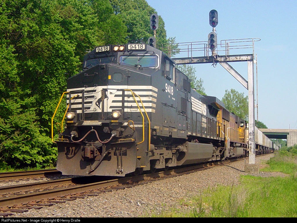 http://www.railpictures.net/images/d1/6/0/3/4603.1084236720.jpg