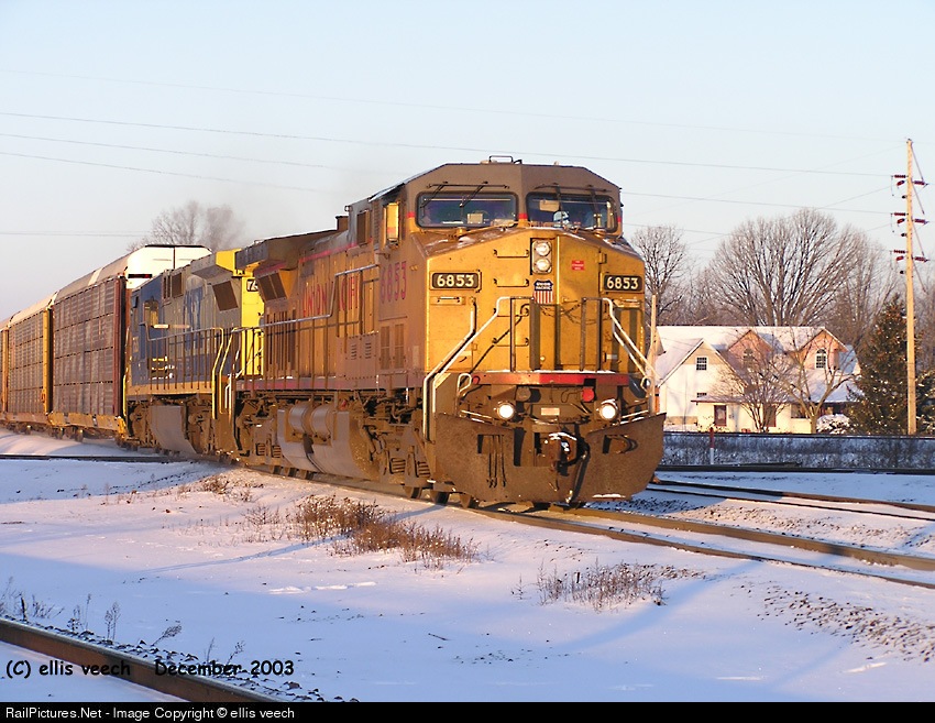 http://www.railpictures.net/images/d1/7/7/6/2776.1072710720.jpg