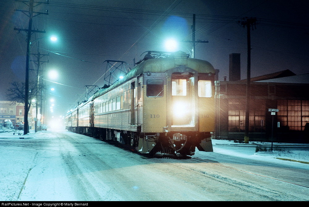 http://www.railpictures.net/images/d1/9/7/4/7974.1226056201.jpg