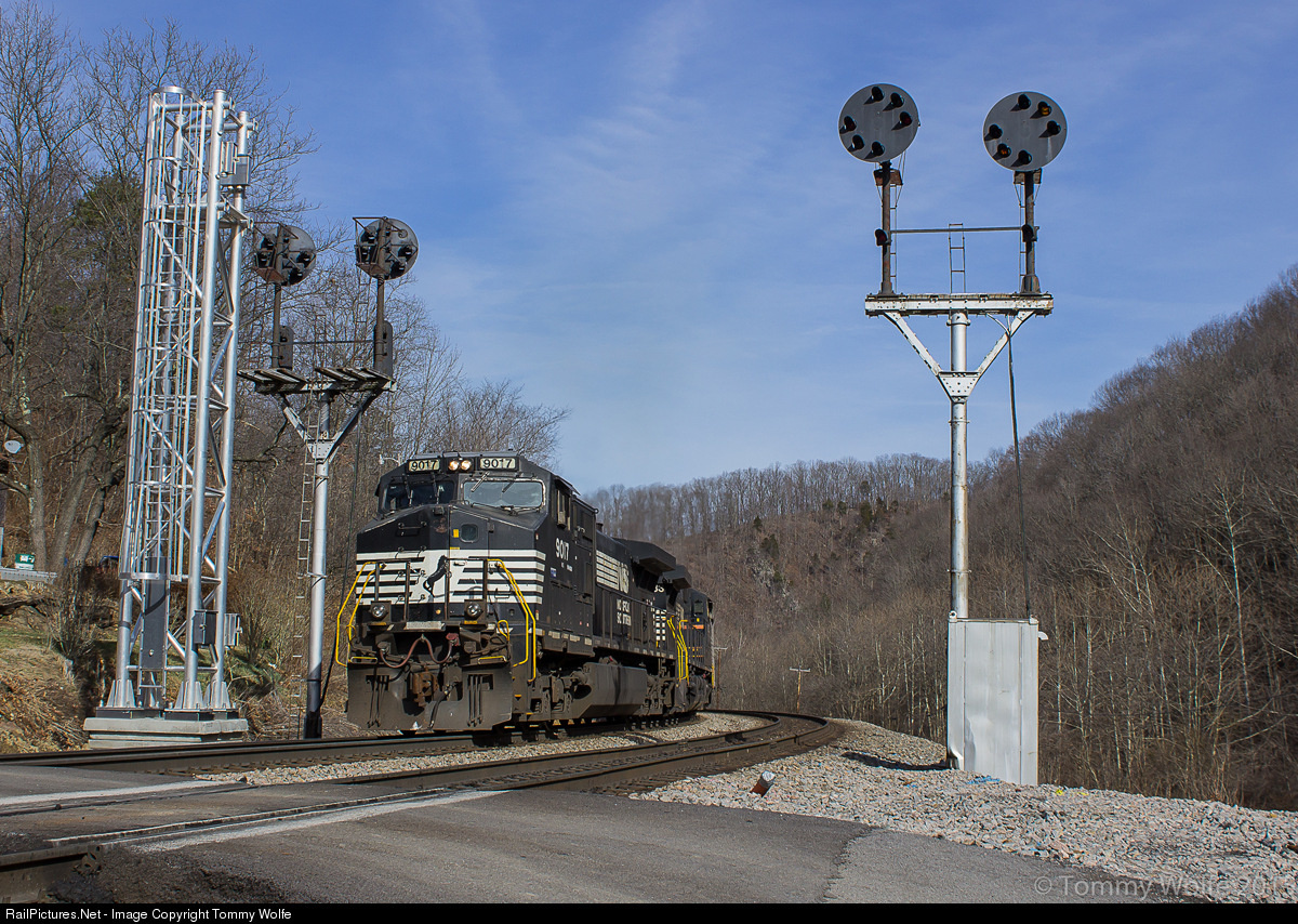 http://www.railpictures.net/viewphoto.php?id=522902&nseq=499