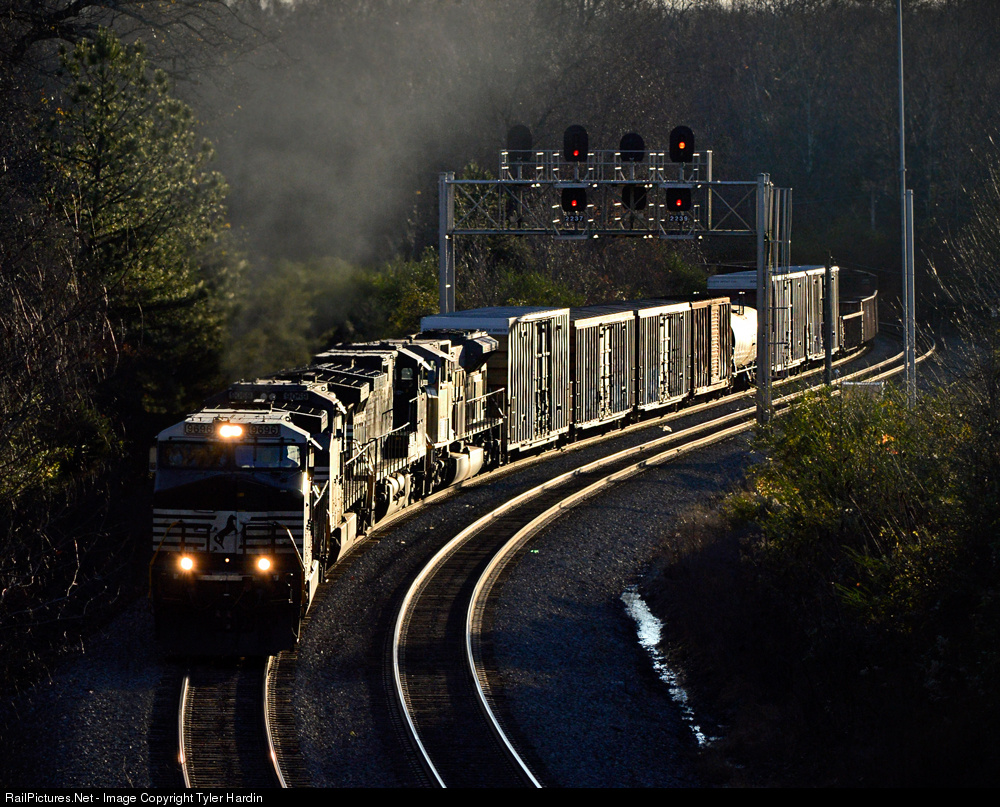 http://www.railpictures.net/viewphoto.php?id=554599&nseq=1956