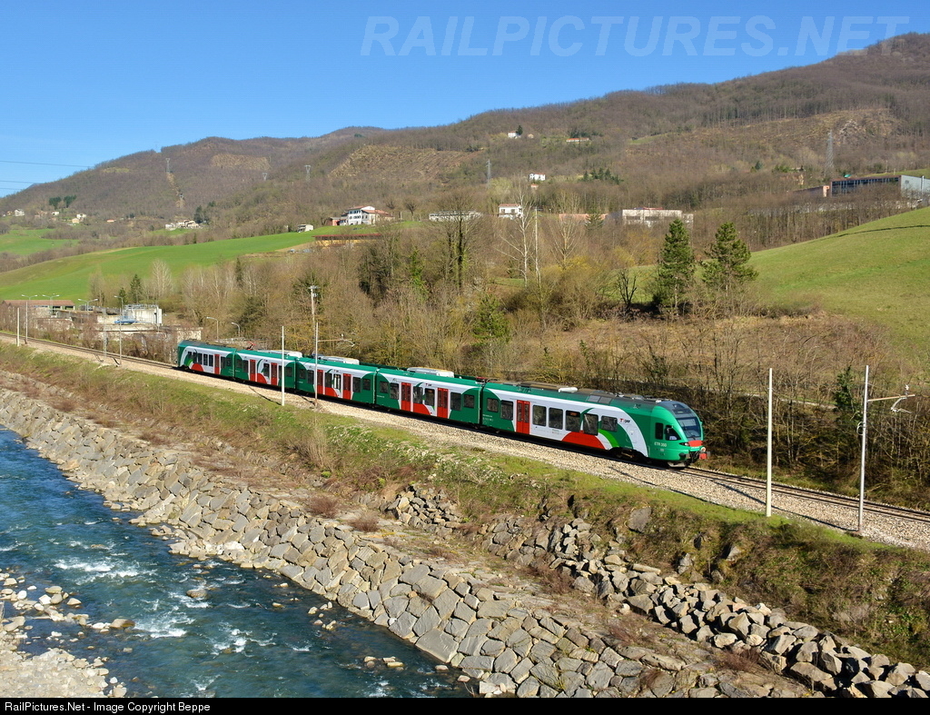 stadler flirt etr 350 Etr 610 rabe 503 der sbb in arth goldau, fahrtrichtung bellinzona. stadler flirt etr 350 Etr 610 rabe 503 der sbb in arth goldau, fahrtrichtung bellinzona.