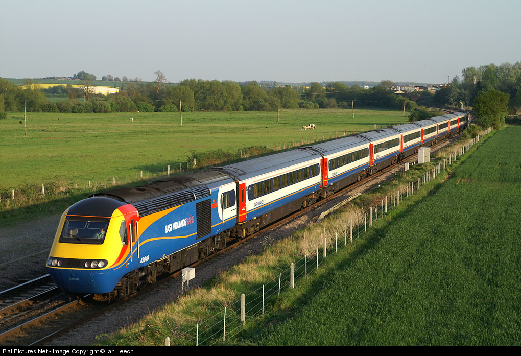 Inter city. Class 43 East Midlands Trains. Поезд Intercity в Англии. Intercity 125 и British Rail class 165. East Midlands Trains HST.