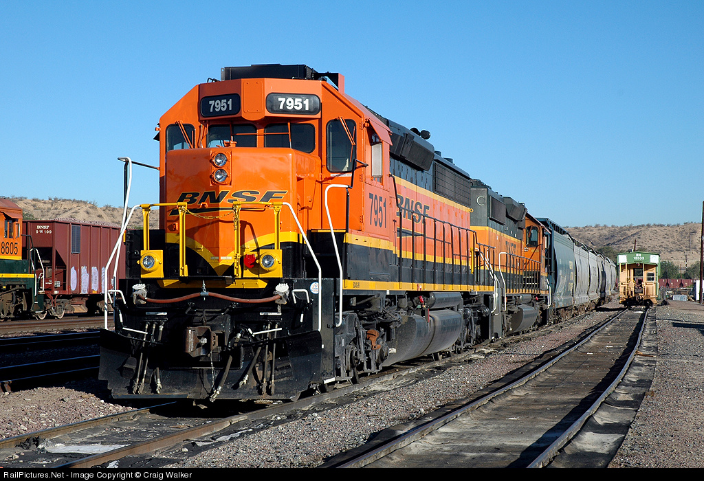 train,trains,railroad,rail,photos,pictures,photographs,BNSF Railway,EMD SD4...