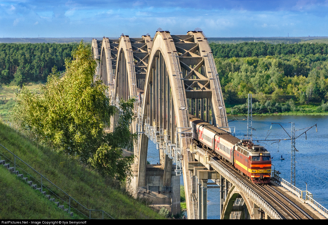 На жд мосту