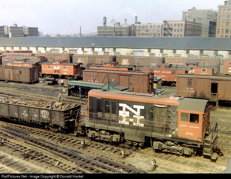 Railpictures Net Photo Nh 921 New York New Haven Hartford Railroad Alco Hh660 At Boston Massachusetts By Donald Haskel