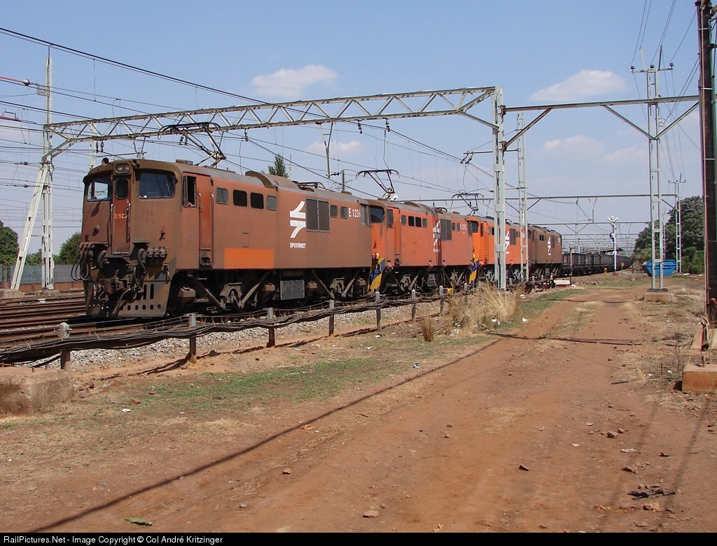 Железные дороги африки. Поезда в Южной Африке. ЖД ЮАР. Железная дорога ЮАР. ЖД транспорт ЮАР.