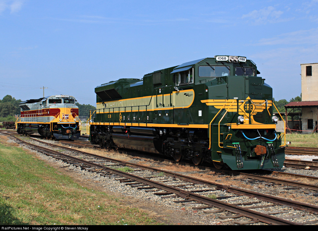 train,trains,railroad,rail,photos,pictures,photographs,Norfolk Southern,EMD...