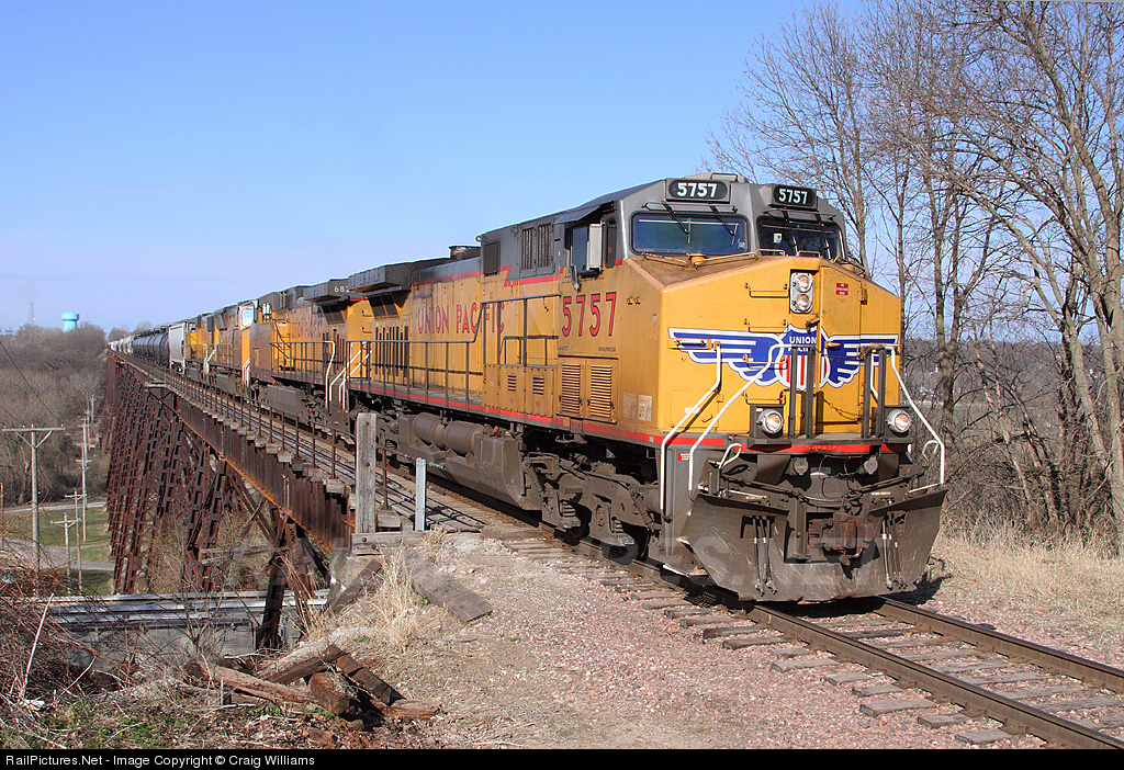 RailPictures.Net Photo: UP 5757 Union Pacific GE AC4400CW