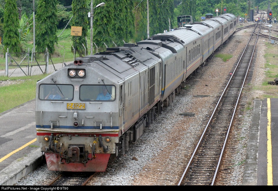 Railpictures Net Photo Ktm 24122 Keretapi Tanah Melayu Berhad Toshiba Kawasaki 2400 Ps At Gemas Malaysia By 9t90