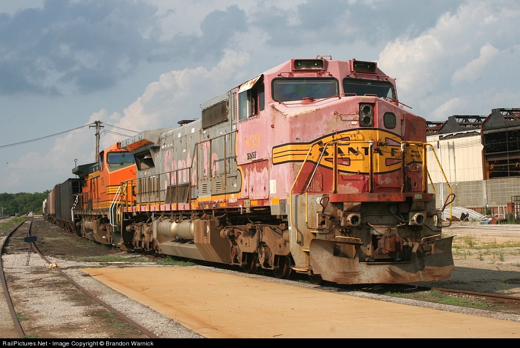 train,trains,railroad,rail,photos,pictures,photographs,Burlington Northern Santa...