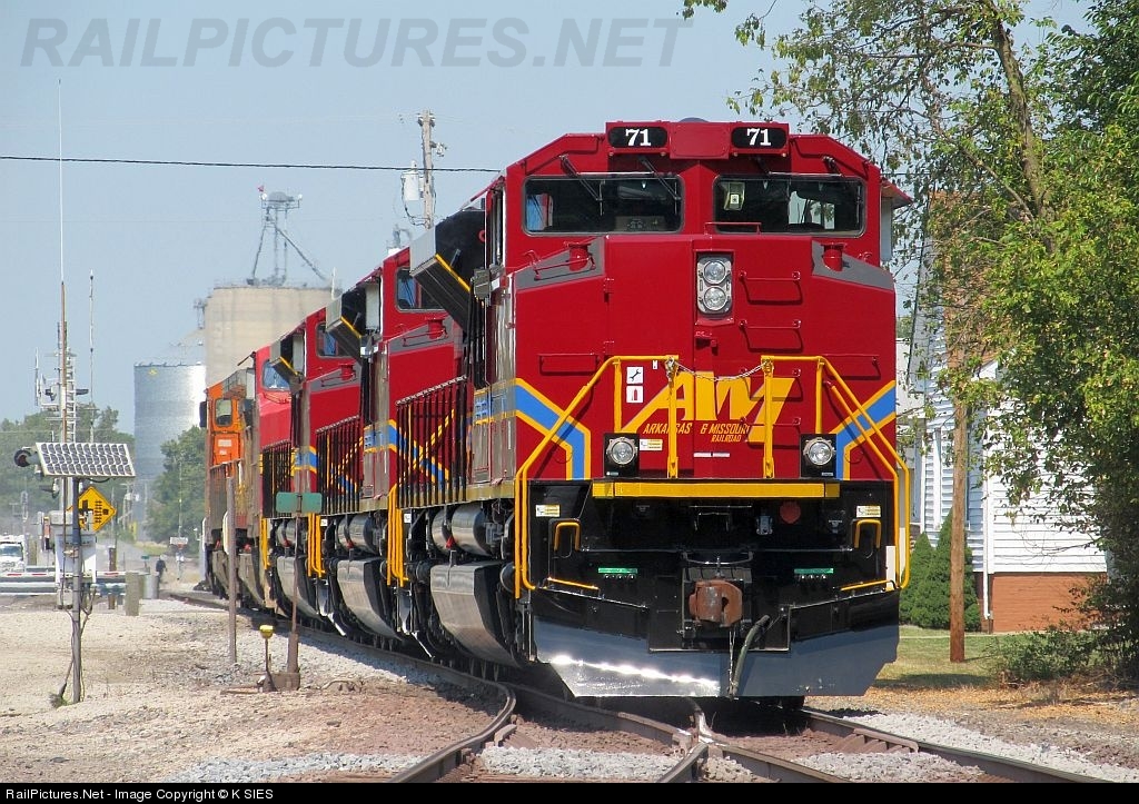 the newest lionel-af sd70s in a gilbert environment - with pic.