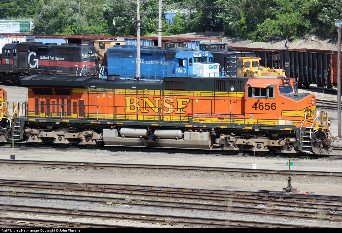 train,trains,railroad,rail,photos,pictures,photographs,BNSF Railway,GE C44-...