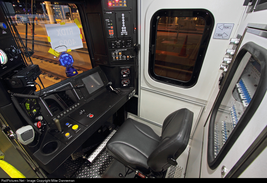 Каб кут. M61train кабина. Amtrak Train кабина. LIRR m7 кабина. Бортовое оборудование CBTC.