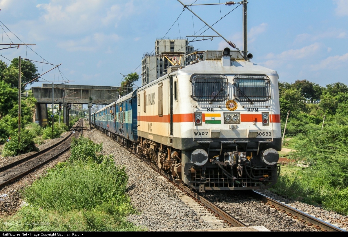 https://www.railpictures.net/images/d2/0/3/7/6037.1536853063.jpg
