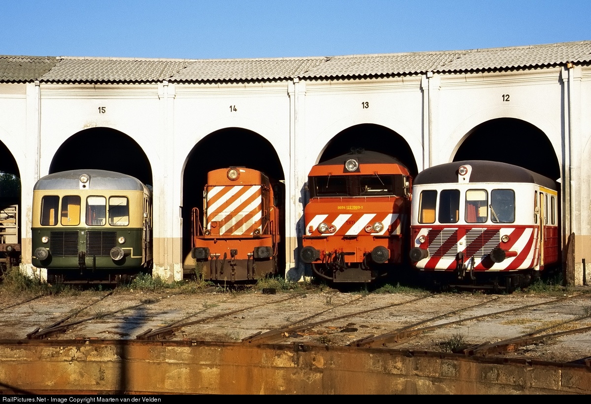 Railpictures Net Photo 101 Cp Portugal Cp 100 Class At Barreiro Portugal By Maarten Van Der Velden Railpictures Net Photo 101 Cp Portugal Cp 100 Class At Barreiro Portugal By Maarten Van Der Velden