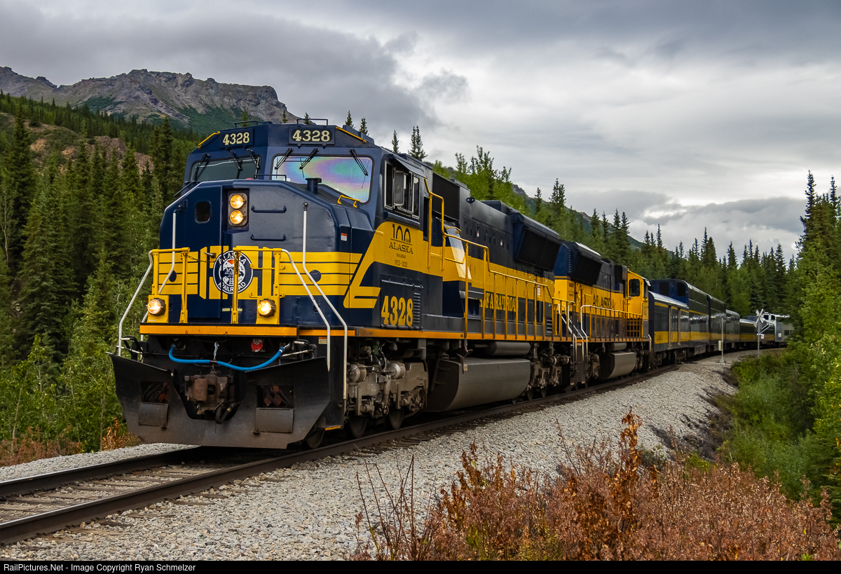 N SD70MAC Alaska Railroad #4328 “100 Years” – Kato USA