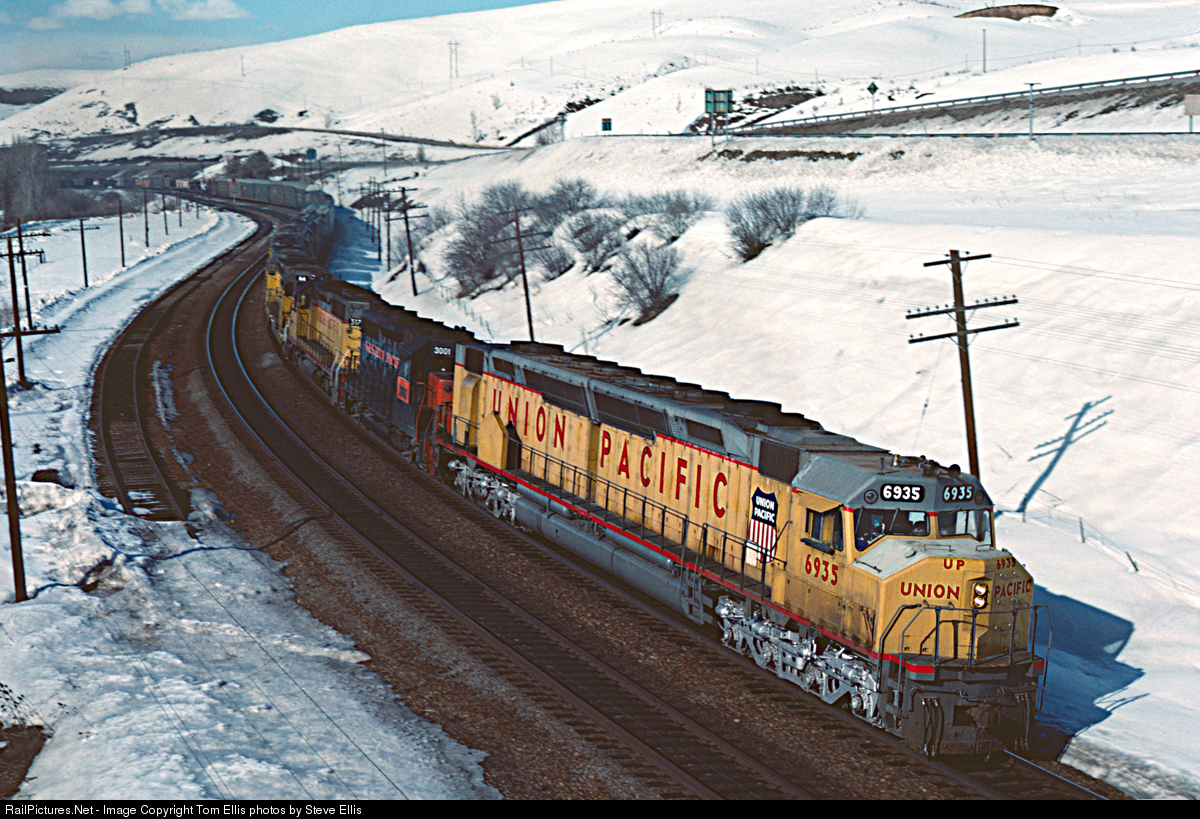 【楽ギフ_包装】 RailPictures.Net Photo: at DD40X EMD Pacific Union 6935 UP 応援グッズ