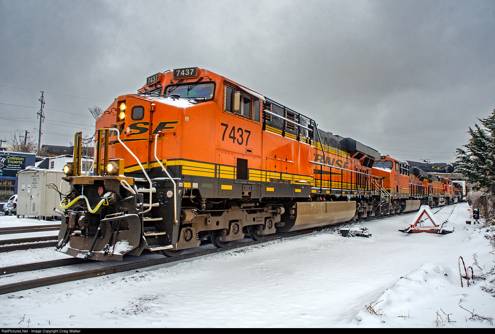 7Riverside Stページ RailPictures.Net Photo: BNSF 7437 BNSF Railway GE ES44DC at