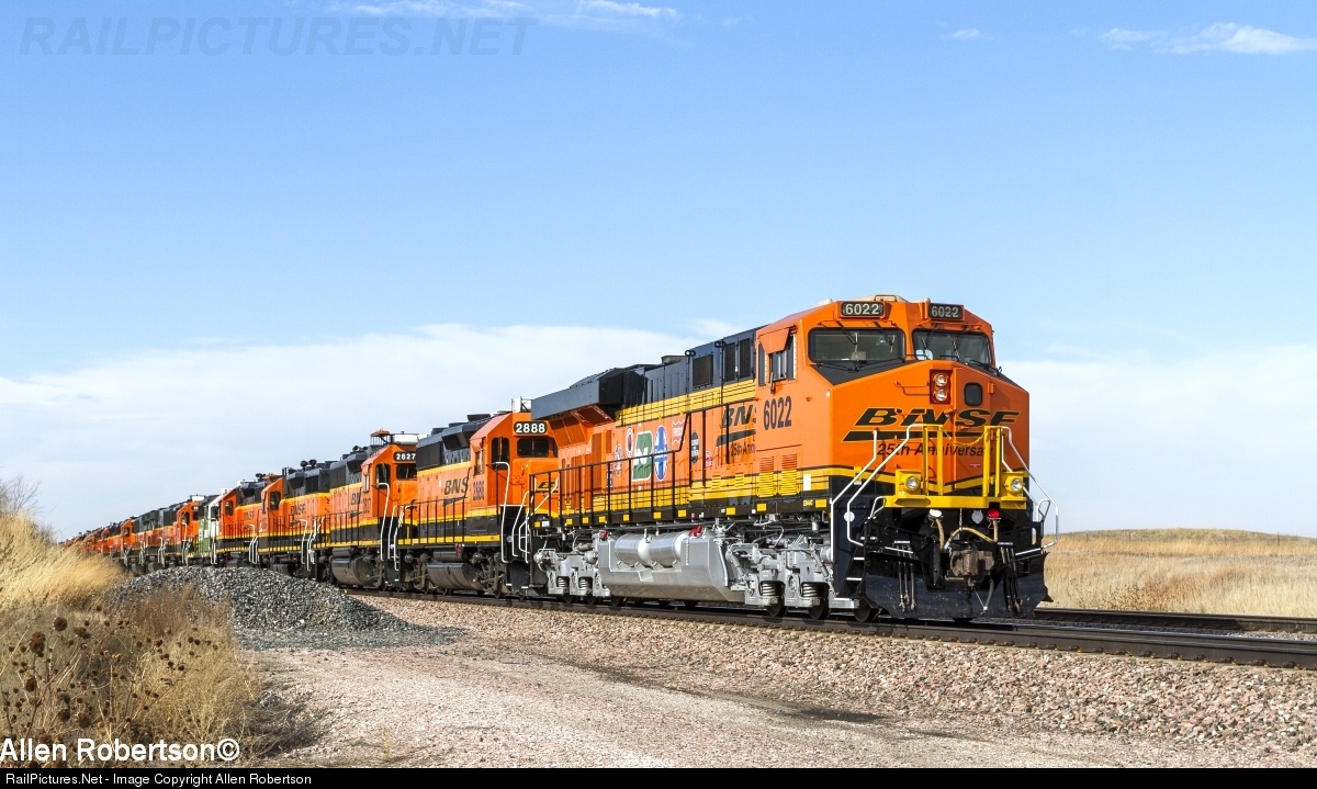 rgf29 RailPictures.Net Photo: BNSF 6022 BNSF Railway GE ES44AC at