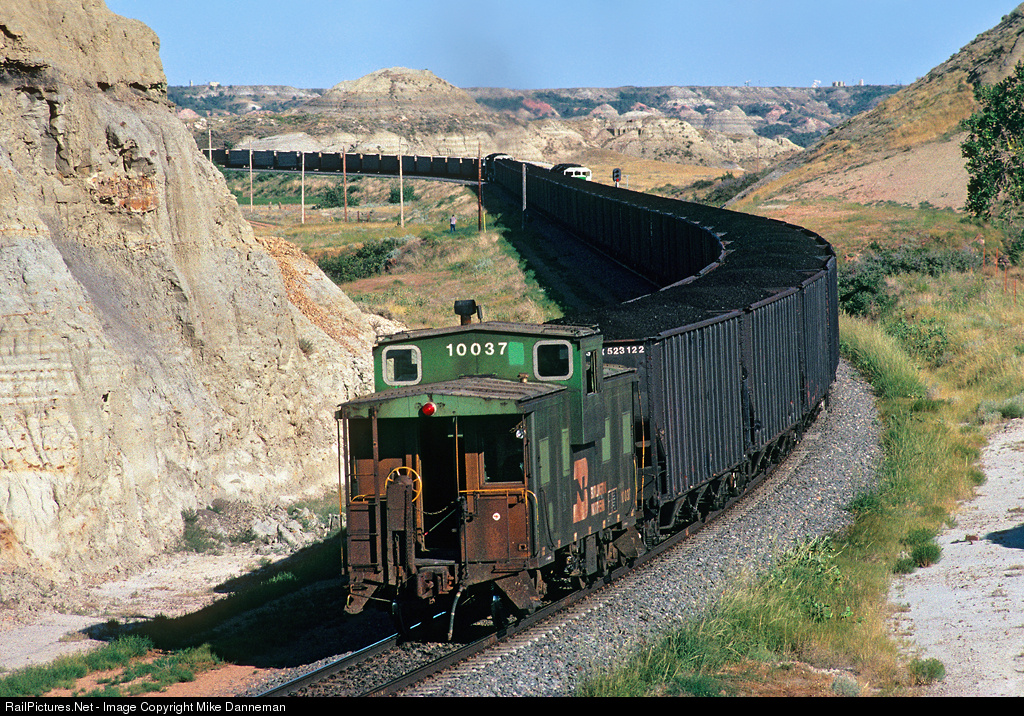 North Dakota, USA. train,trains,railroad,rail,photos,pictures,photographs,B...