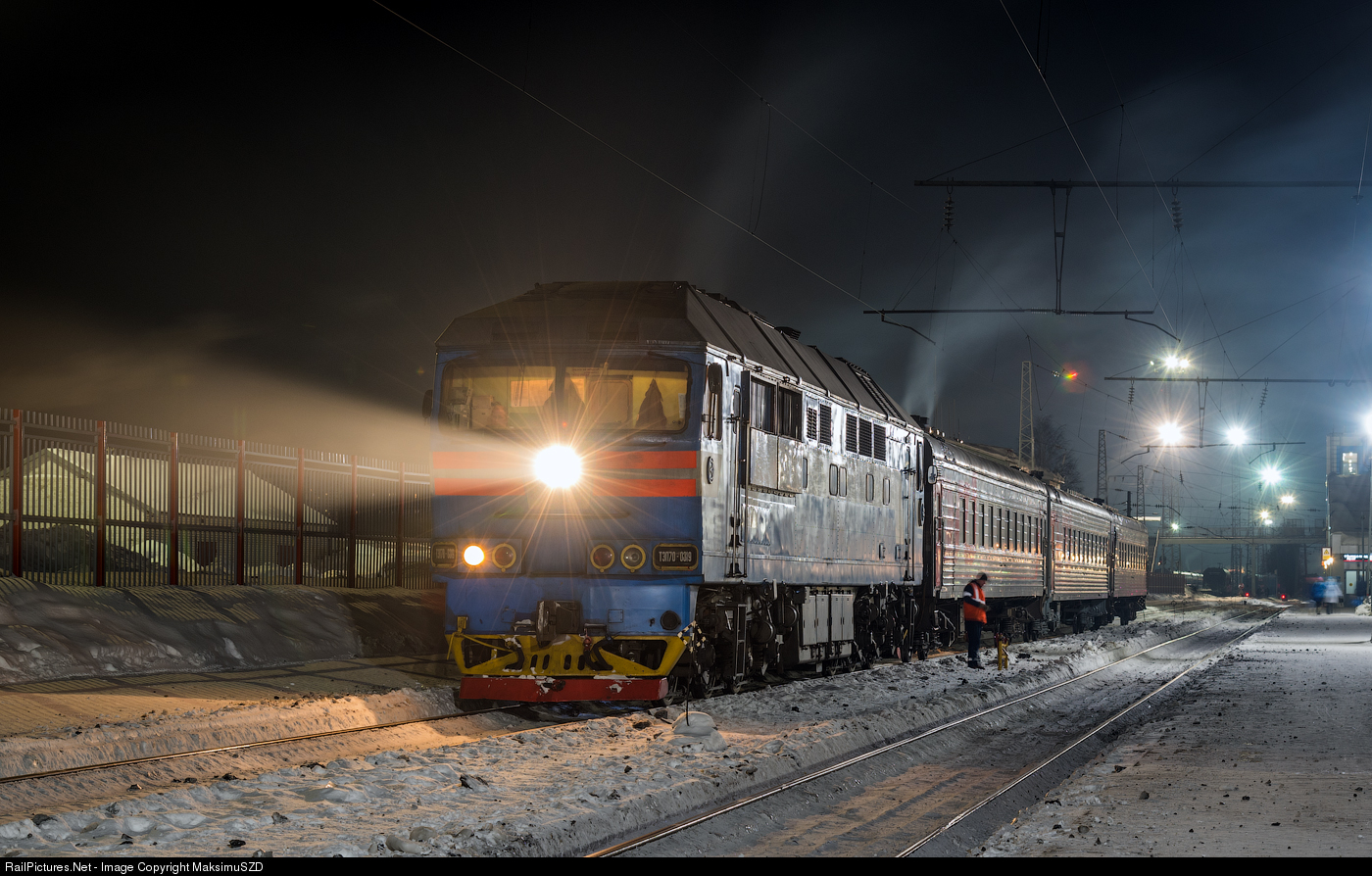 Поезда татарск сегодня. Тэп70 Киров. Тэп70 ночью. ТЭП 70 Киров Луза. Тэп70 зимой ночью.