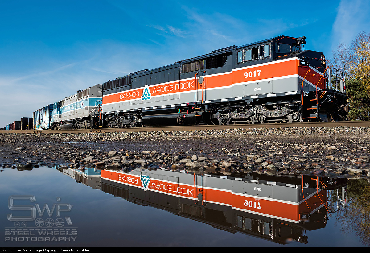 Railpictures Net Photo Cmq 9017 9020 381 Central Maine And Quebec Railway Emd Sd40 2f At Farnham Quebec Canada By Kevin Burkholder