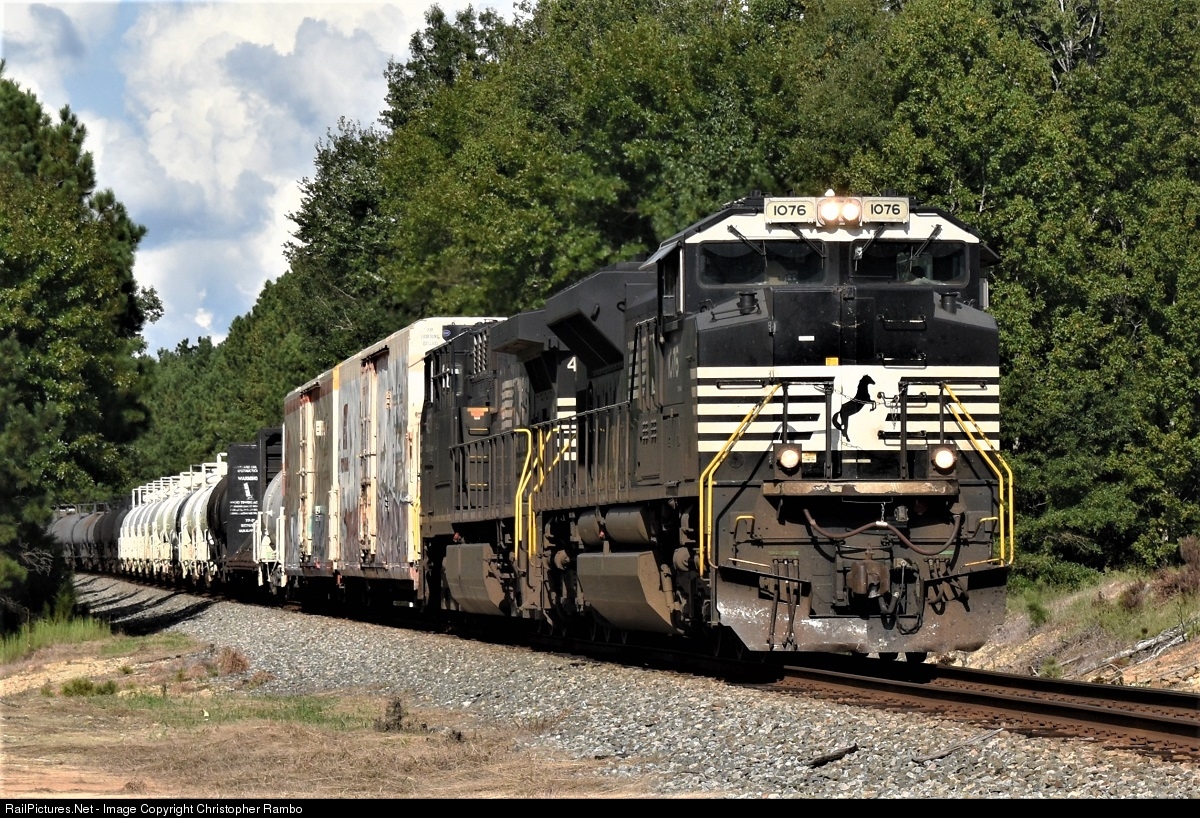 ＮS RailPictures.Net Photo: NS 1076 Norfolk Southern EMD SD70ACe
