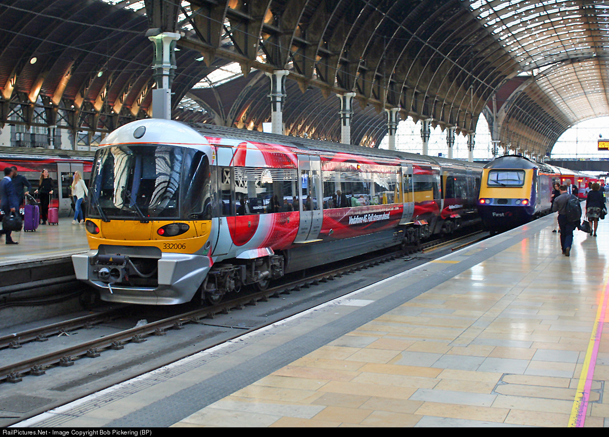 Railways london. British Rail class 320. Поезд Лондон Манчестер. Поезд Берлин Лондон. Бритиш экспресс.