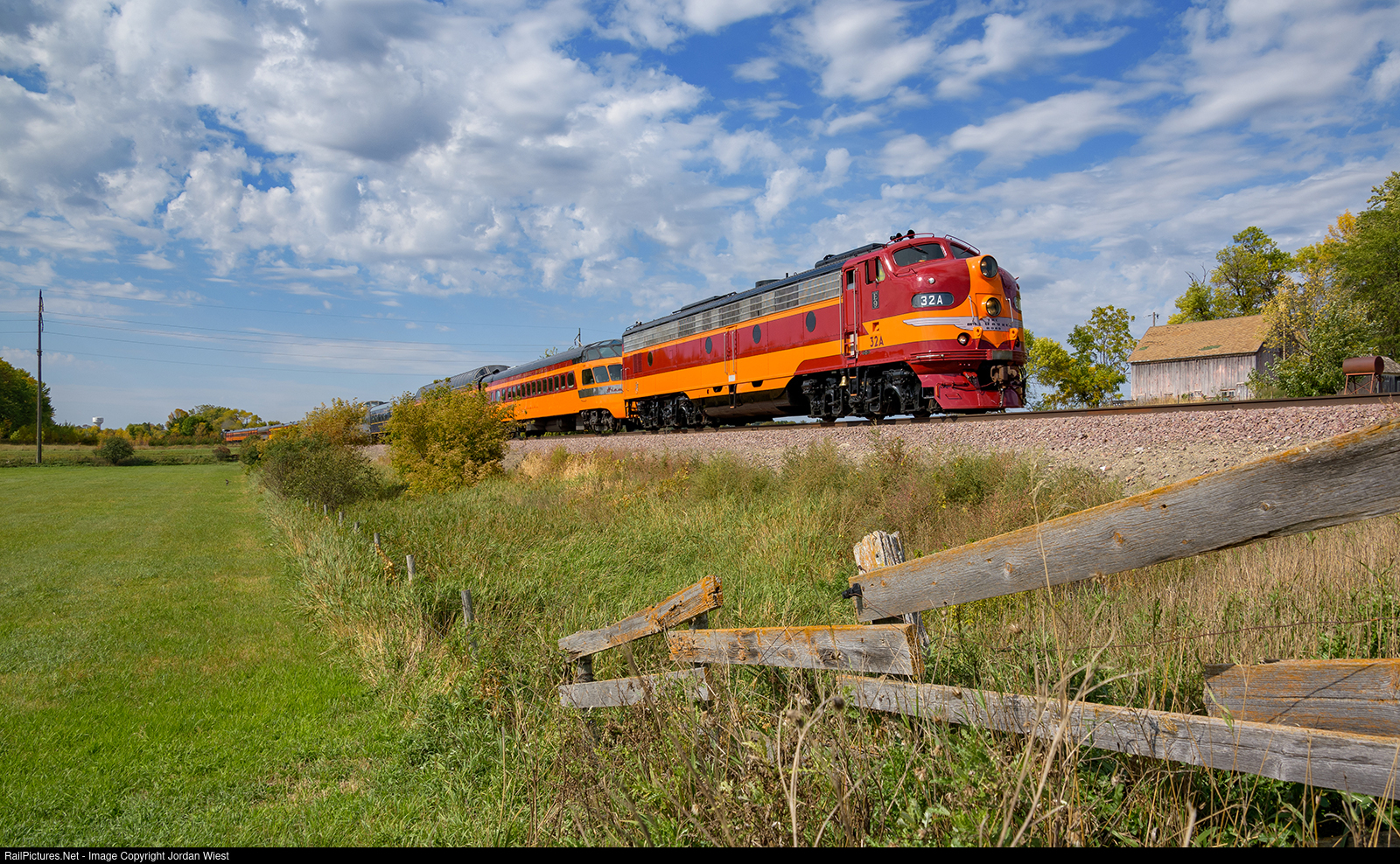 RailPictures.Net Photo MILW 32A Milwaukee Road EMD E9 A at