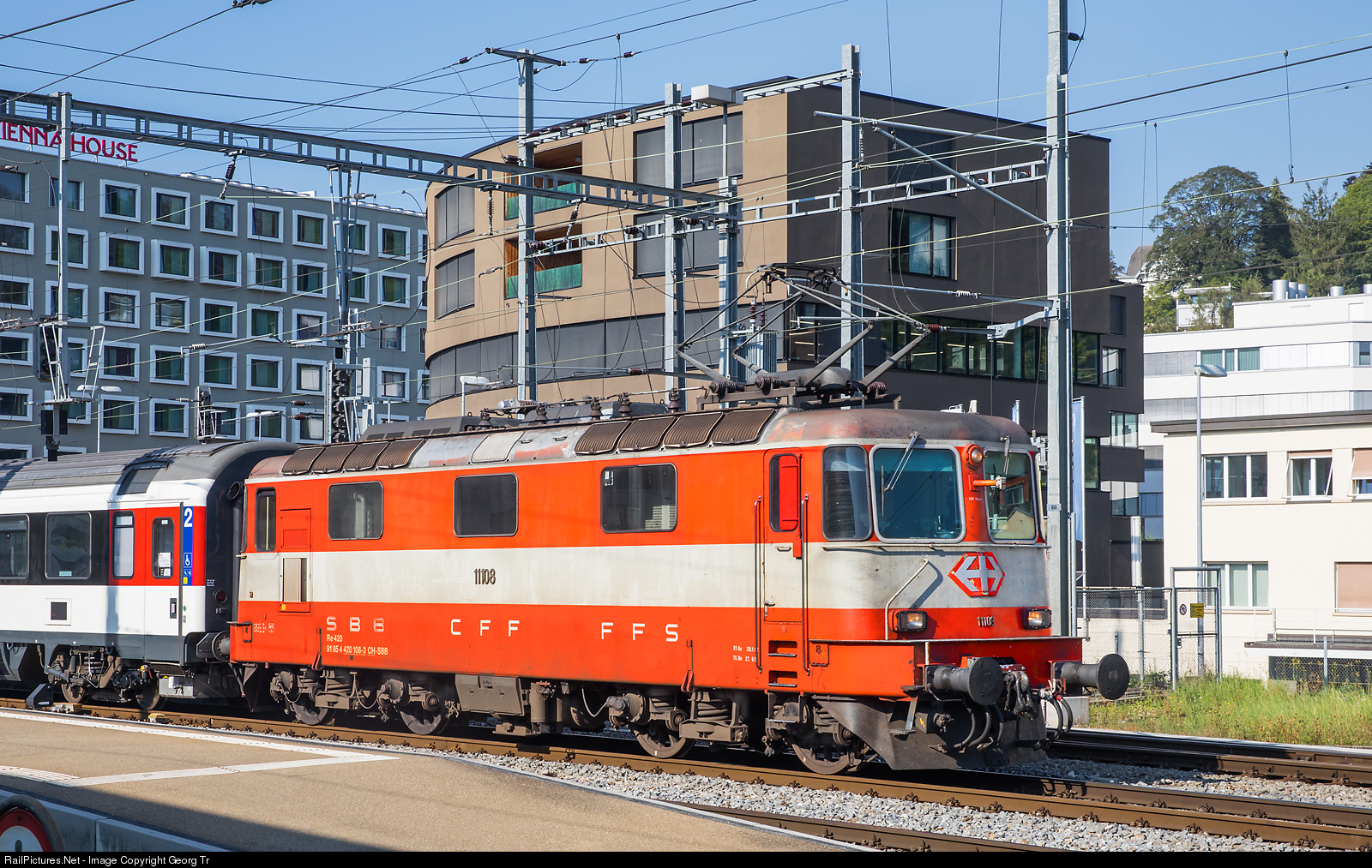 5600-1601987831-jpg