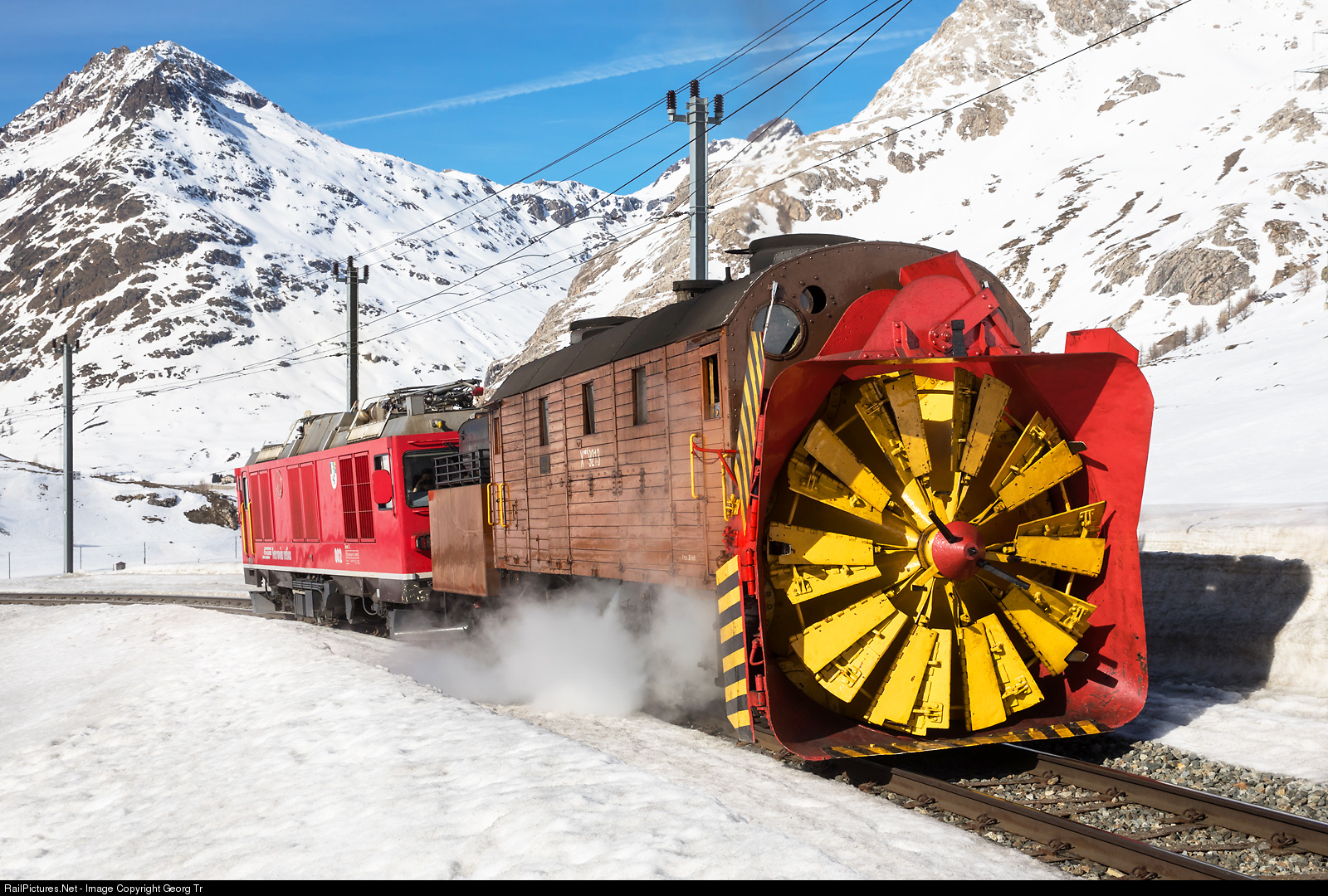 сигналы ограждения электровоза. снегоочиститель при движении. снегоочиститель при движении. сдпм снегоочиститель. снегоочиститель при движении.