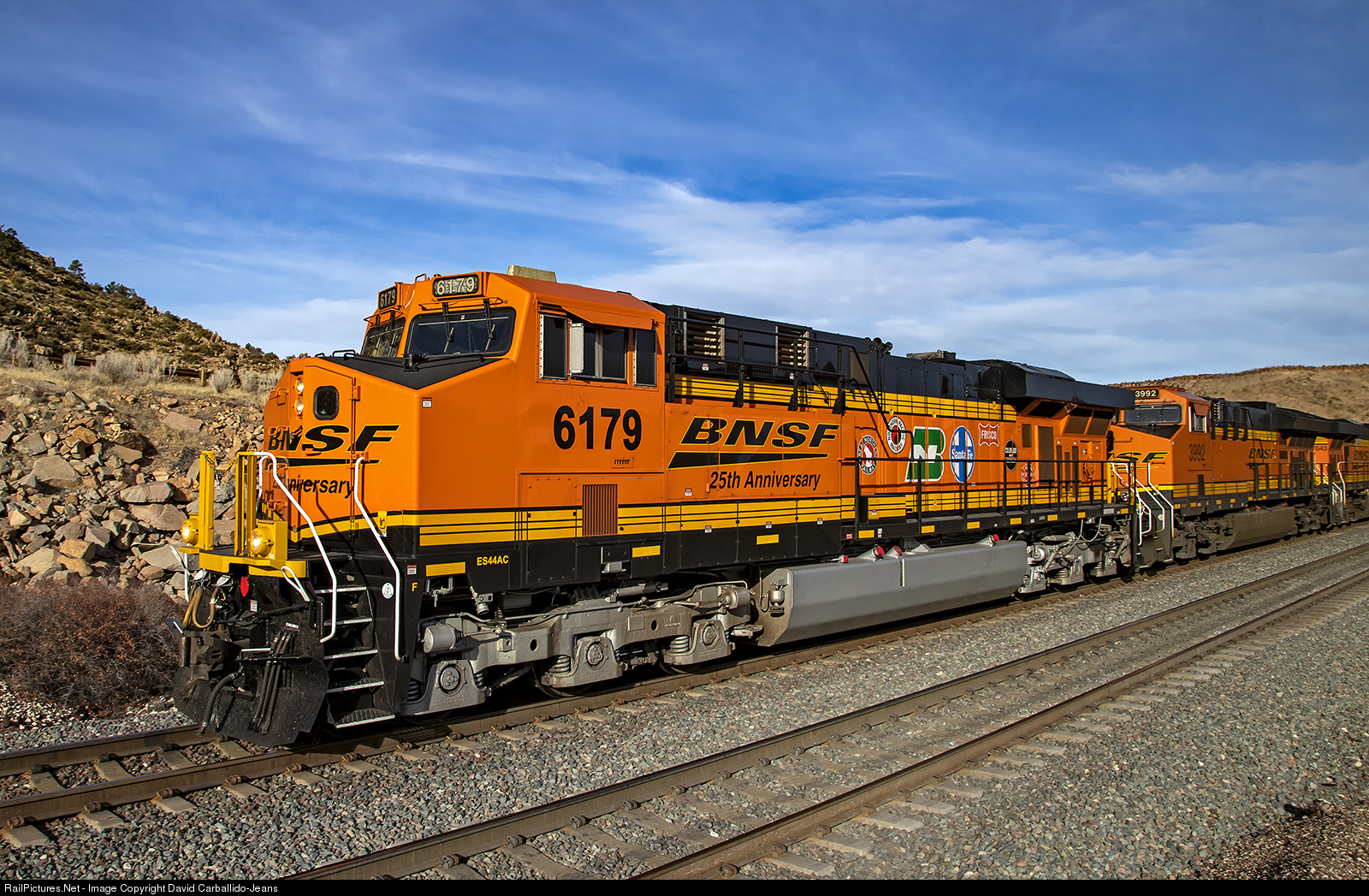 train,trains,railroad,rail,photos,pictures,photographs,BNSF Railway,GE ES44...