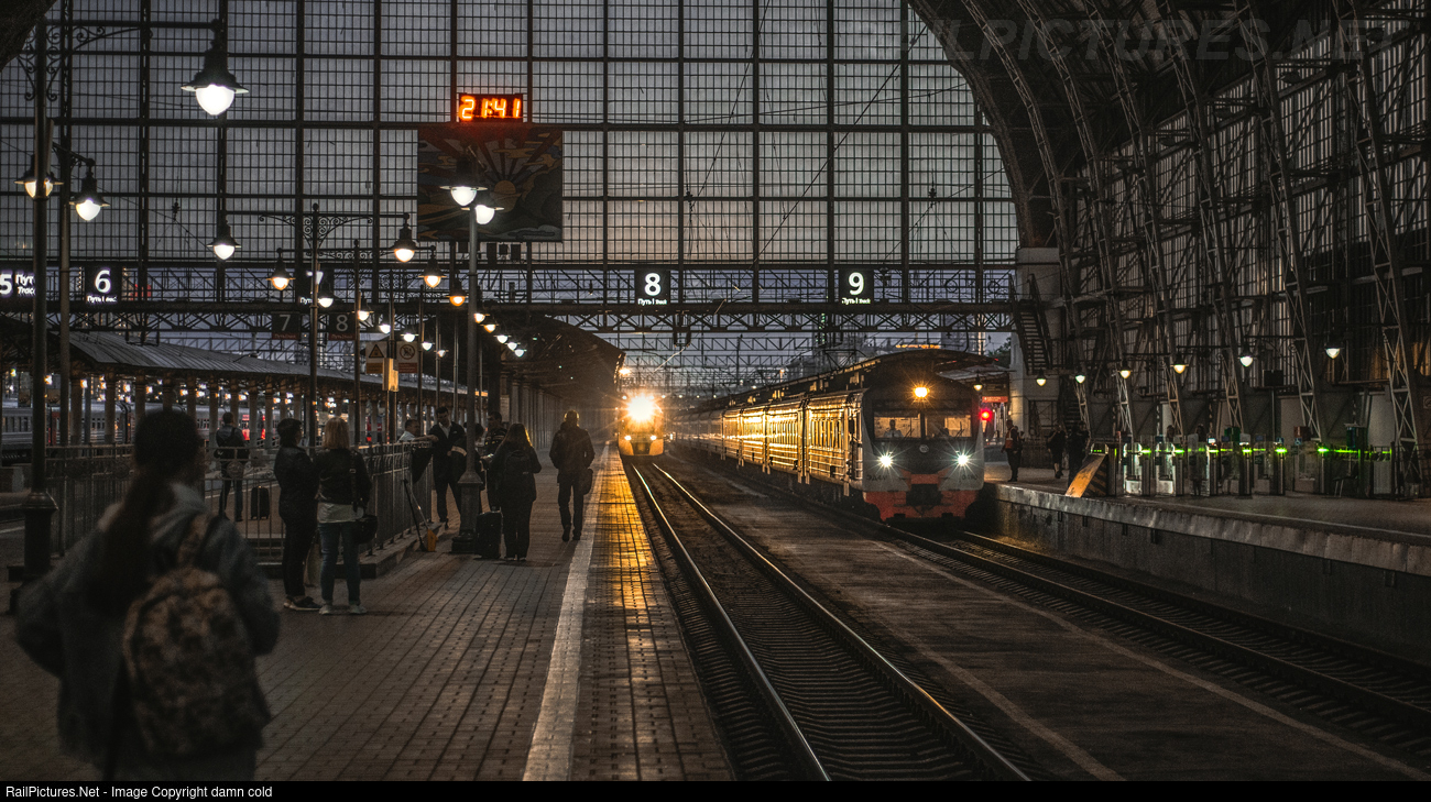 Вокзал в москве ночное