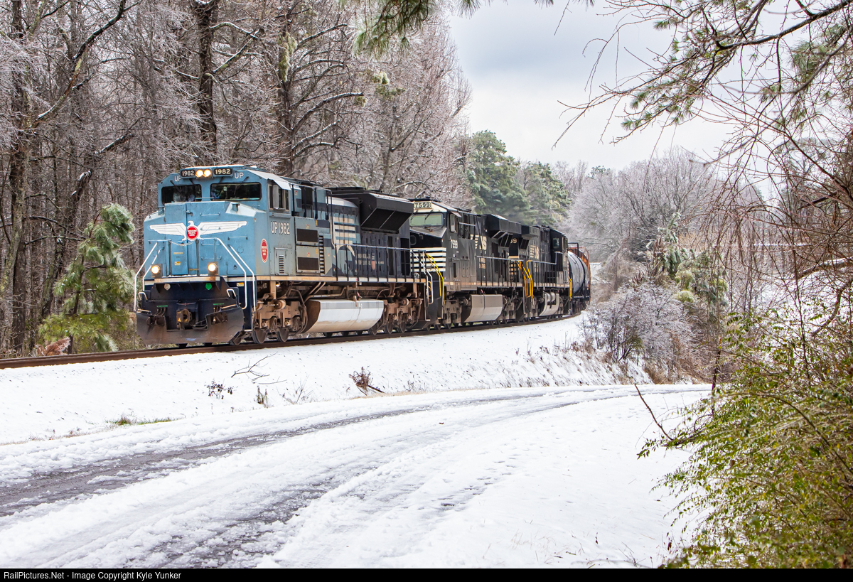 RailPictures.Net Photo: UP 1982 Union Pacific EMD SD70ACe at Winston,  Georgia by Kyle Yunker