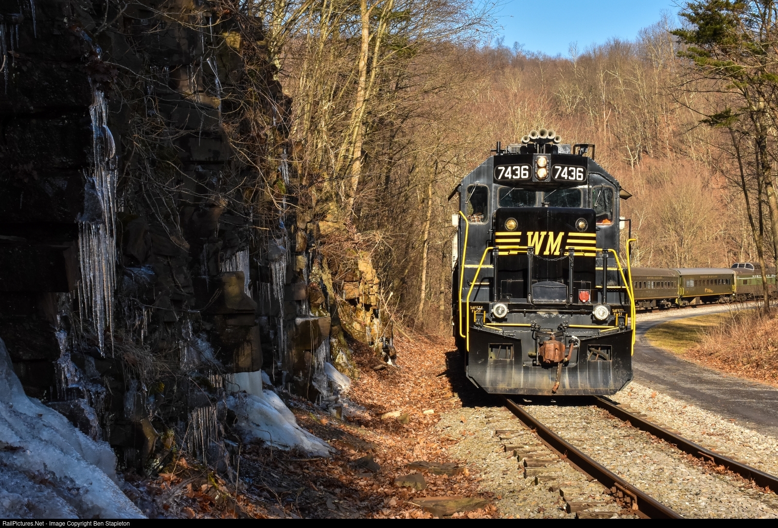 2025年のクリスマスの特別な衣装 7436 PNLX Photo: RailPictures.Net Western Scenic Maryland 洋楽