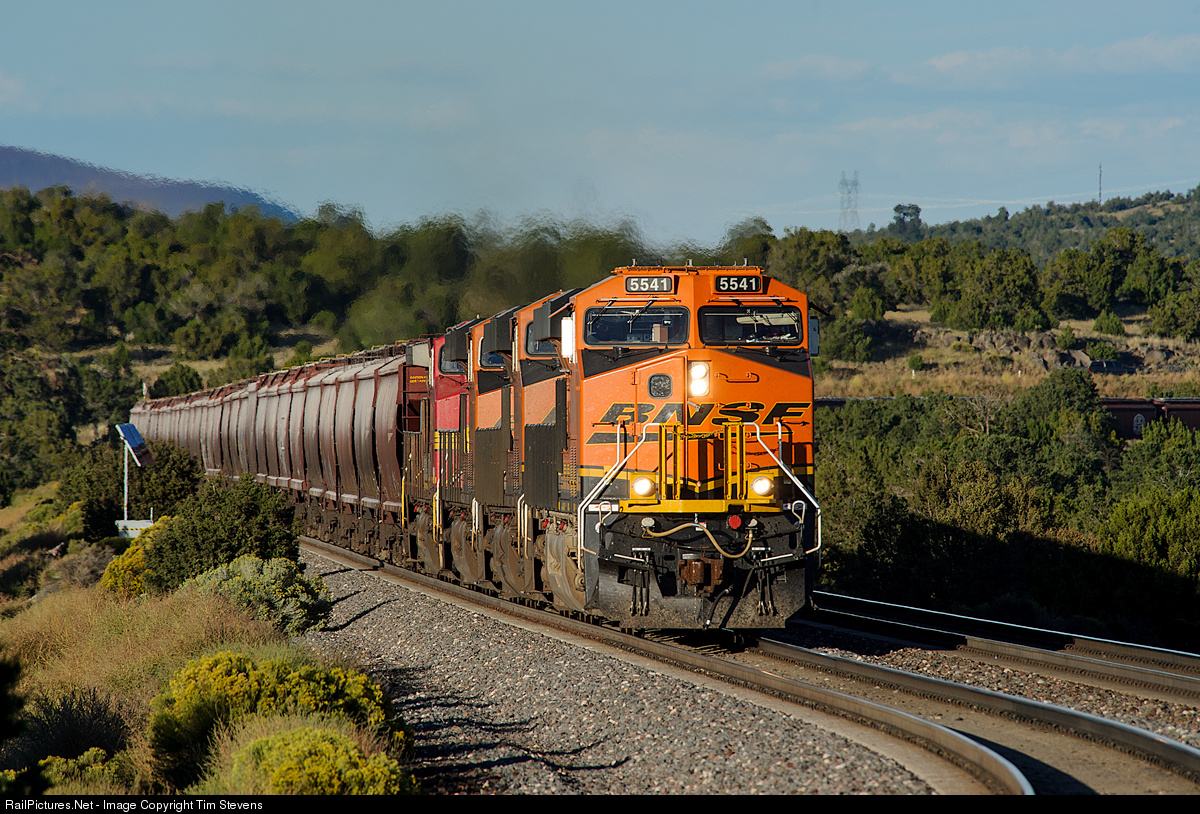 RailPictures.Net Photo: BNSF 5541 BNSF Railway GE ES44C4 at Winona