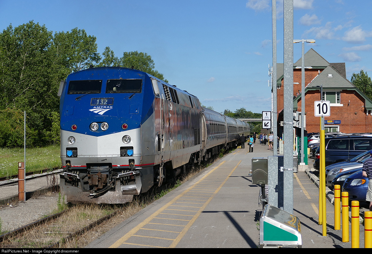 Maple Leaf Train To Niagara Falls